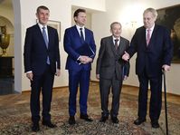 De izquierda: Andrej Babiš, Radek Vondráček, Jaroslav Kubera y Miloš Zeman, foto: ČTK/Vondrouš Roman
