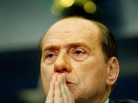 Italský premiér Silvio Berlusconi hovoří na tiskové konferenci na závěr summitu Evropské unie v Bruselu, Foto: CTK