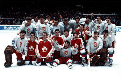 Mit Kranzniederlegungen als SonderTraining EishockeyWM 1985 Radio