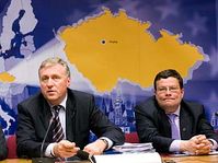 Premiér Mirek Topolánek a Alexandr Vondra, foto: ČTK