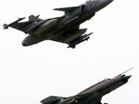 Jas-39 Gripen (oben) und Mig-21 (Foto: CTK)