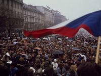 El noviembre de 1989 en Praga, foto: ISIFA / Camera Press / Benoit Gysembergh