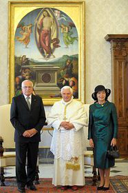 Audienz des tschechischen Staatspräsidenten Václav Klaus und seiner Frau Livia bei Papst Benedikt XVI. am 30. Mai 2009-09-18 (Foto: www.mzv.cz)