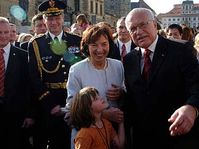 Prezident Václav Klaus s manželkou Livií položili 28. října věnec k památníku prvního československého prezidenta T. G. Masaryka, foto: ČTK