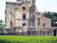 Hiroshima's Industrial Promotion Hall after dropping the atomic bomb, photo: Frank Gualtieri / public domain