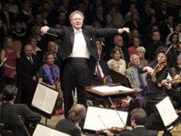 Jiri Kout dirige l'Orchestre symphonique de Prague FOK, photo: CTK