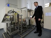 La mini fábrica de cerveza en la escuela de educación media de la ciudad de Ústí nad Labem, foto: ČTK