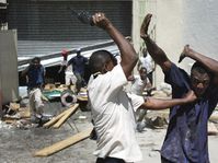 Riot in Haiti, photo: CTK