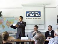 La conférence de presse à l'occasion du 65ème anniversaire de Radio Prague: directeur de RP M. Krupicka, rédacteur en chef D. Vaughan et directeur général de Cesky rozhlas, V. Kasik