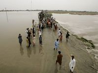 Pakistan villagers flee from area due to heavy flooding in Jacobabad, Pakistan, photo: CTK