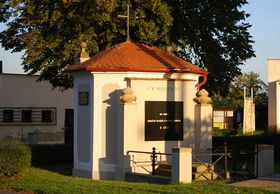 Kapelle vor dem Massengrab in Lovosice (Foto: www.wikimedia.org)
