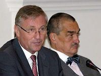 Mirek Topolánek y Karel Schwarzenberg (Foto: CTK)