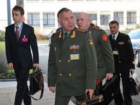 Nikolai Makarov (en el centro), foto: www.nato.int