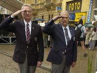 Američtí veteráni druhé světové války se poklonili u pomníku Díky, Ameriko! v Plzni, foto: ČTK