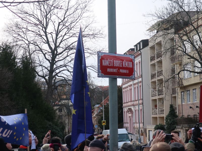 Площадь им. Бориса Немцова перед посольством России в Праге, фото: Антон Каймаков