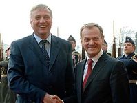 Mirek Topolánek (links) mit Donald Tusk (Foto: ČTK)