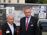Premier Mirek Topolánek (rechts) mit Toni Krahl (Foto: Martina Stejskalová)