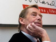 Vaclav Havel a présenté à la presse le projet de fondation d'une bibliothèque, photo: CTK