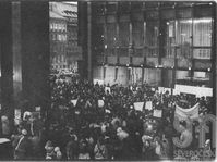 La demonstration devant le siège du Parlement tchécoslovaque, photo: Iva Borisjuková, Severočeské muzeum v Liberci / e-sbírky Národní muzeum, CC BY