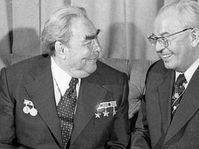 Leonid Iljitsch Breschnew und Gustav Husák