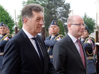 Algirdas Butkevicius y Bohuslav Sobotka, foto: ČTK