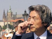 Primer ministro japonés, Junichiro Koizumi en Praga, foto: CTK