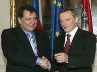 Wolfgang Schüssel (vpravo) a Jiří Paroubek, foto: ČTK