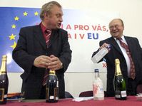 Miloslav Ransdorf and Vladimir Remek, photo: CTK