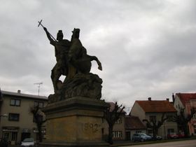 Socha sv. Jiří Drakobijce na náměstí