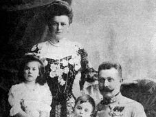 Archduke Franz Ferdinand with his wife Sophie Chotek and their children