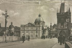 Tarjetas postales de Praga con motivos del Puente de Carlos