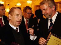 Vaclav Havel and Aljaksandr Milinkevic, photo: CTK
