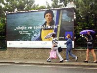 Po celé republice se v těchto dnech objevují billboardy, které jsou součástí celostátní kampaně před červnovým referendem o vstupu země do EU, foto: ČTK