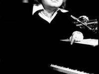Miki Volek