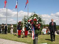 Premier Mirek Topolánek bei der Gedenkveranstaltung in Darney (Foto: www.army.cz)