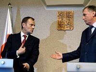 Mirek Topolánek, y su homólogo polaco, Donald Tusk (Foto: CTK)
