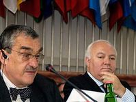 Karel Schwarzenberg y Miguel Ángel Moratinos (Foto: CTK)