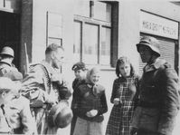 Солдаты РОА, дивизия генерала Буняченко в Праге, май 1945 г.
