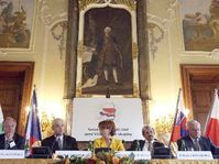 From left to right: Peter Medgyessy, Vladimir Spidla, Mikulas Dzurinda a Leszek Miller, photo: CTK