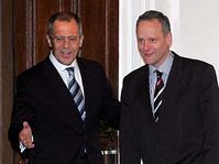Ministro de RR.EE. ruso, Serguei Lavrov y su homólogo checo, Cyril Svoboda (Foto: CTK)