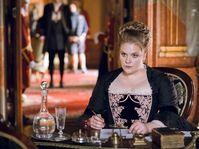 Stefanie Reinsperger als Maria Theresia (Foto: Jakub Hrab, Tschechisches Fernsehen)