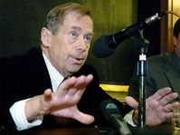 Vaclav Havel au rendez-vous avec les étudiants de l'Université Charles à Prague, photo: CTK