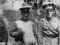 Освободители села Банов: в середине офицер Красной Армии, направо и налево лейтенанты румынской армии