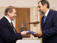 Vaclav Havel and Ramiro Cibrian, photo: CTK