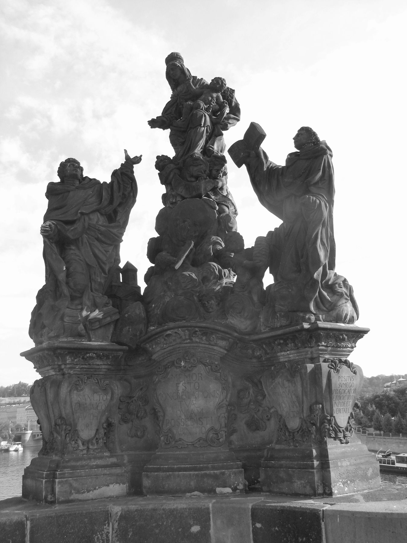 Charles Bridge statues and Bridge towers | Radio Prague International