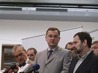 Karel Schwarzenberg, Petr Nečas y Radek John, foto: ČTK
