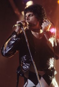 Freddie Mercury, photo: Carl Lender, CC BY-SA 3.0