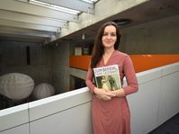 Pavla Horáková und ihr Buch 'Zum Befehl, pane Lajtnant' (Foto: Ondřej Tomšů)
