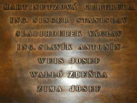 La plaque consacrée aux victimes du fascisme sur le bâtiment de la Radio tchèque porte le nom de Zdenka Walló
