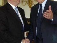 Pat Cox (vlevo) s Václavem Klausem, foto: ČTK